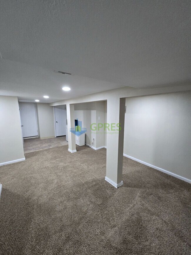 Building Photo - Newly renovated Beechview Home with Bonus Room walking distance to the T