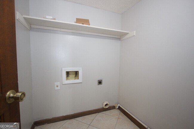 Building Photo - 948 Waverly Ct