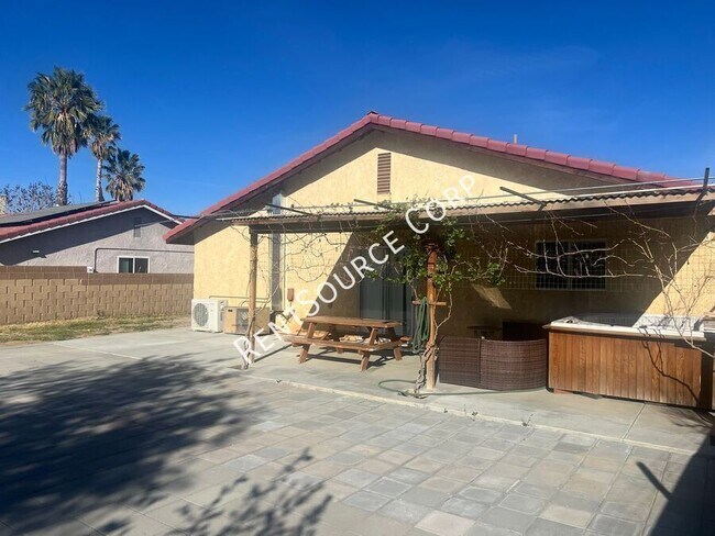 Building Photo - 43837 David St