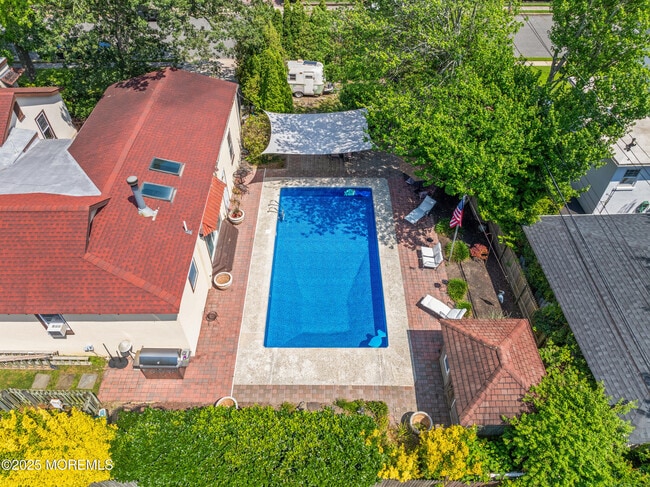 Building Photo - 400 Grassmere Avenue