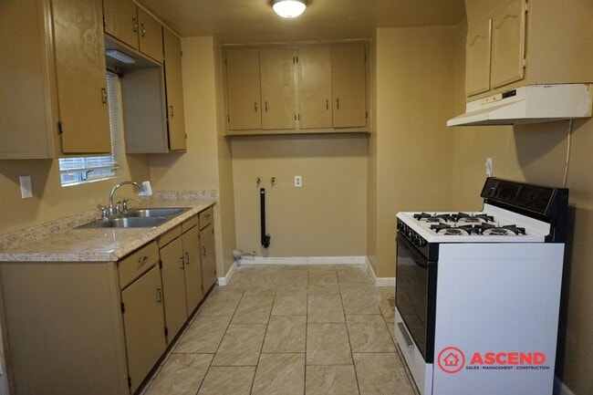 Building Photo - Cozy home located in McFarland!