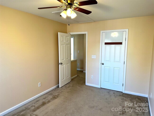 Building Photo - 7946 Mariners Pointe Cir