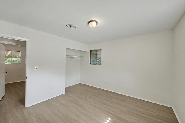 Building Photo - 2709 Lumpkin Rd