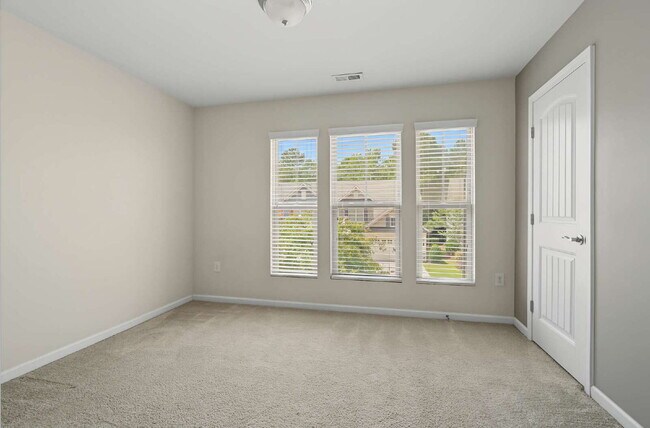 Building Photo - 3-Bed Townhome in Brier Creek
