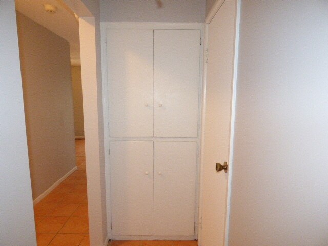 Building Photo - WOODBROOK 1 BR CONDO