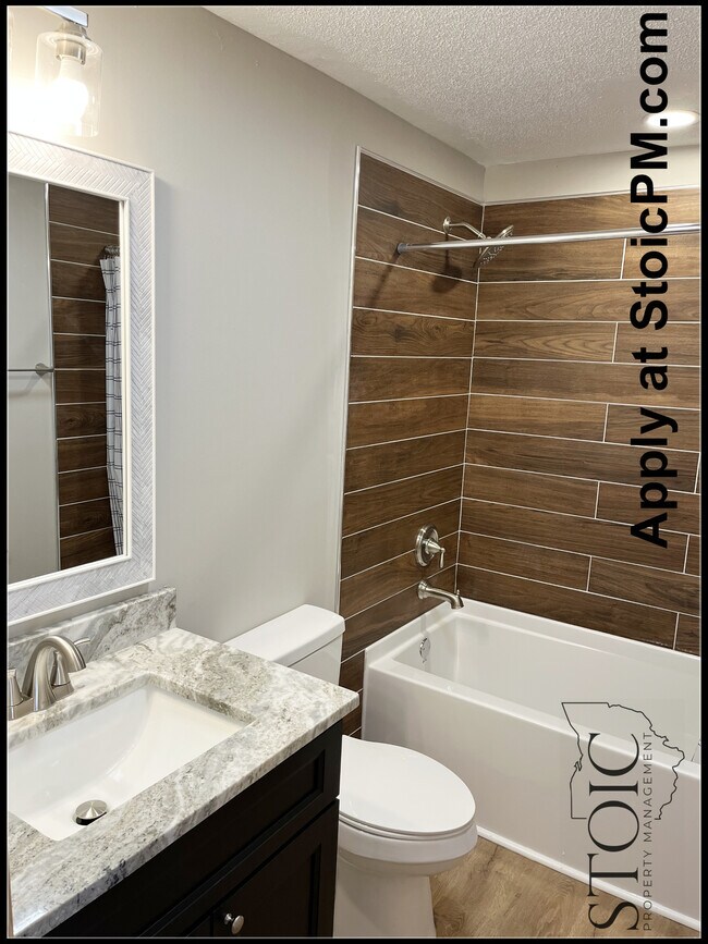 Building Photo - 123 N Main St