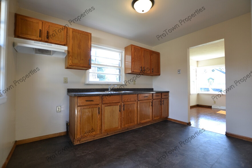 Building Photo - 521 Elmwood Ave