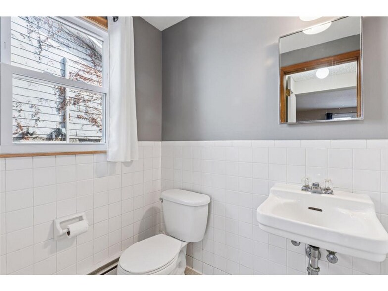 Building Photo - 1241 Circle Terrace Blvd NE