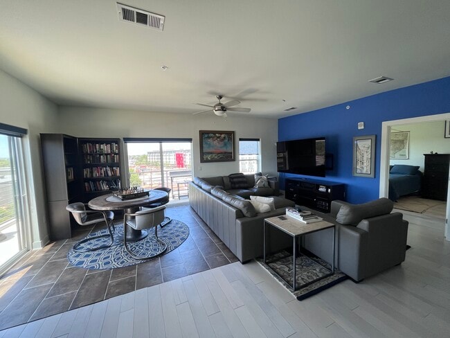 Building Photo - 6444 Burnet Rd