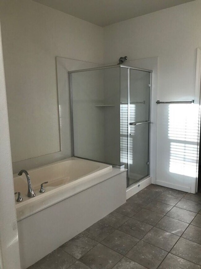 Building Photo - Beautiful home in Natomas, 3+2.5, 2-story, 2-car tandem garage, close to fwy & shopping