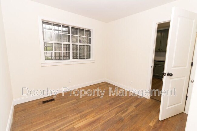 Building Photo - 908 Wheeler Ave