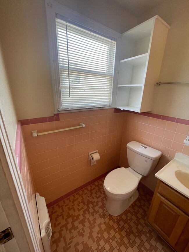 Building Photo - 1320 Postoffice St