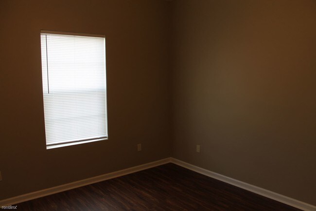 Building Photo - 2 br, 1.5 bath Townhome - 3229 Kirkman St # 1