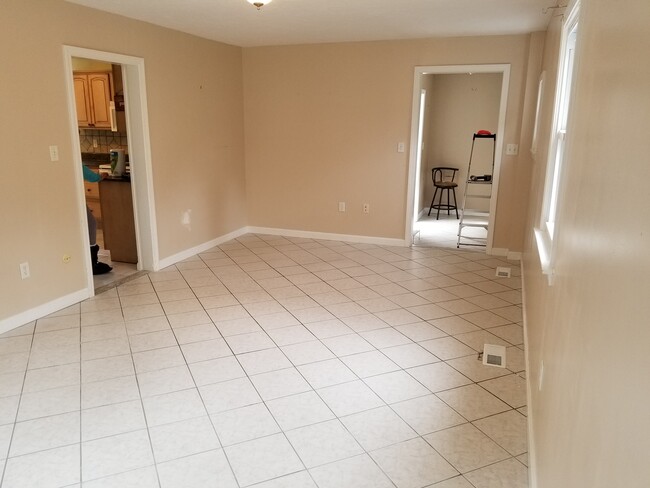 Building Photo - 85 Pond St