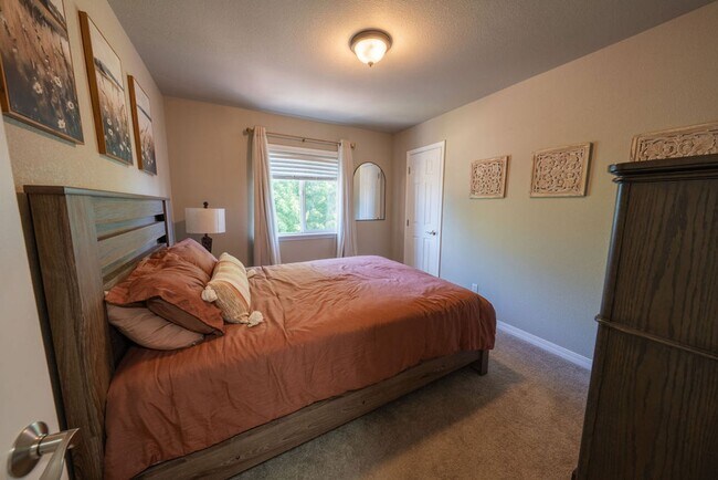 Building Photo - 5246 Balsam St