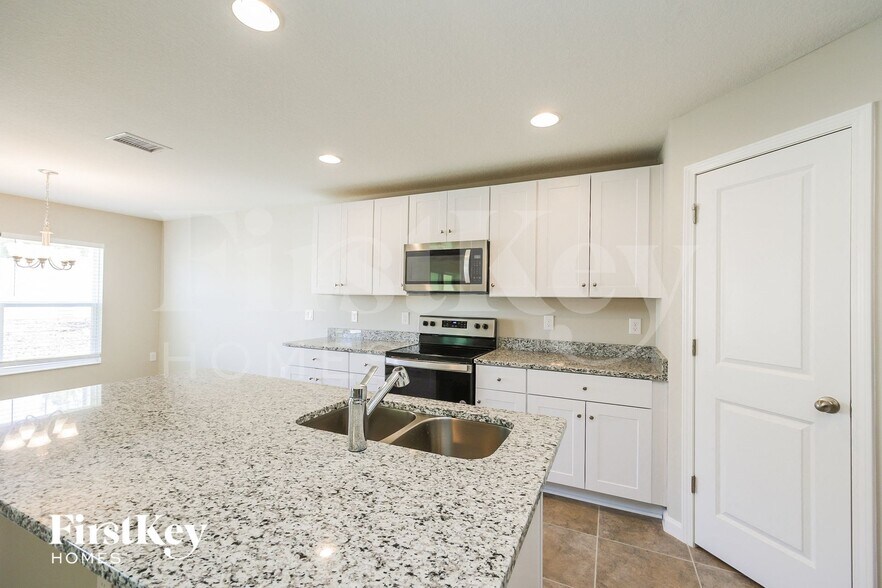 Building Photo - 623 Lindbergh Wy