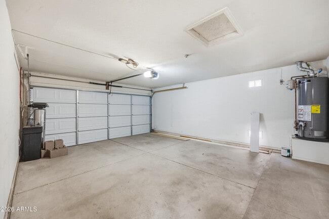 Building Photo - 1142 W Sparrow Dr