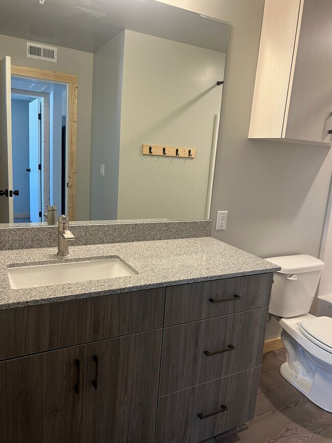 Building Photo - Cute 2 Bed, 1 Bath at Teton River Flats! $200 OFF FIRST MONTH'S RENT!!!