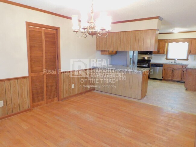 Building Photo - 8521 Richardsonwood Rd