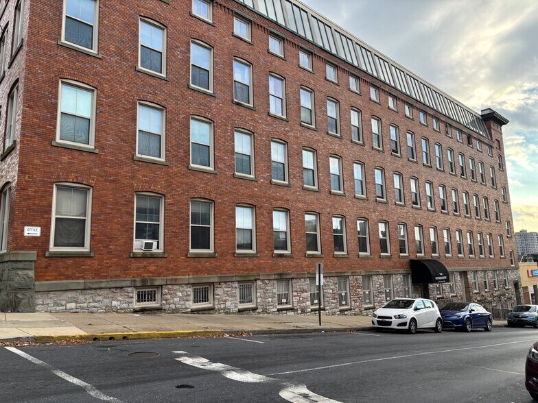 Building Photo - 150 N 4th St