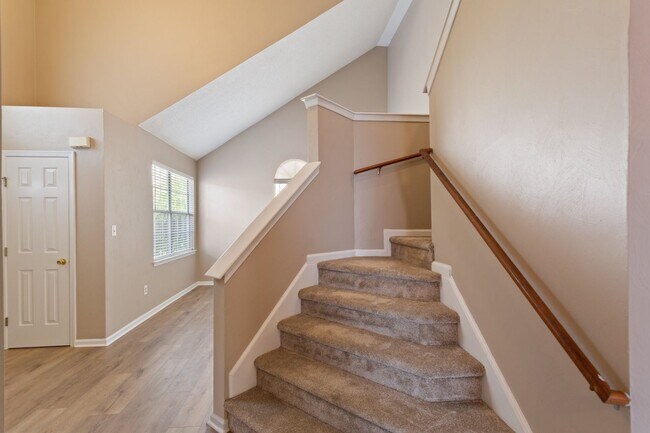 Building Photo - 1470 Berkshire Dr