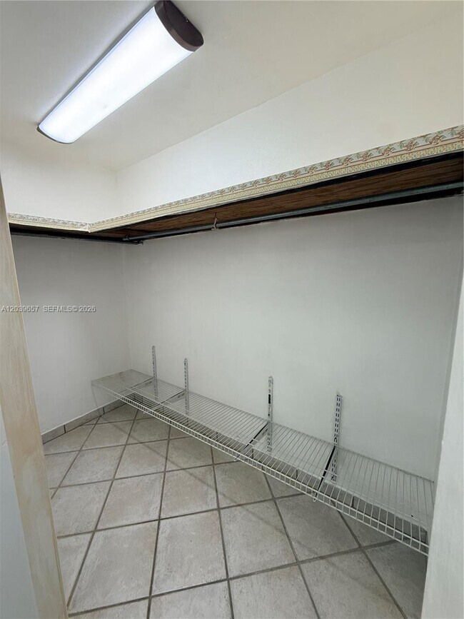 Building Photo - 561 W 39th St