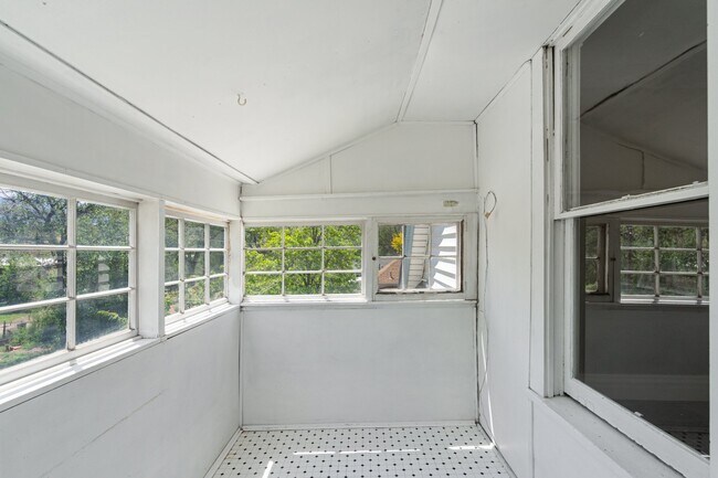 Building Photo - 1230 Glen Ave