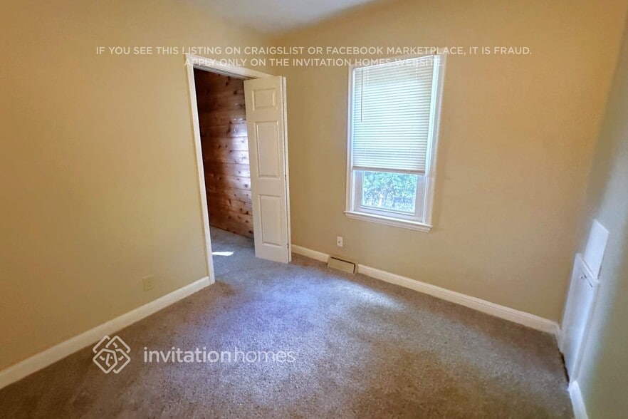 Building Photo - 3940 3rd St NE