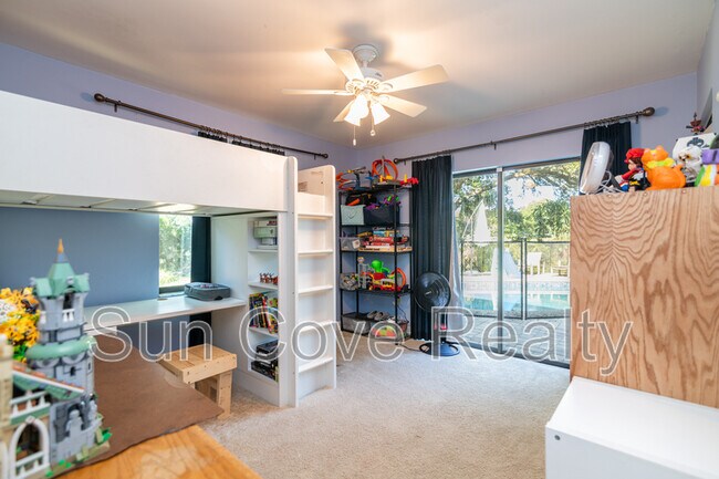 Building Photo - 915 Woodleaf Way