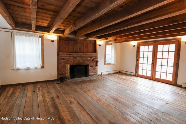 Building Photo - 683 Woodland Valley Rd