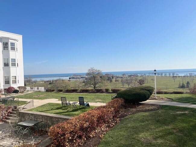 Building Photo - 1228 E Juneau Ave