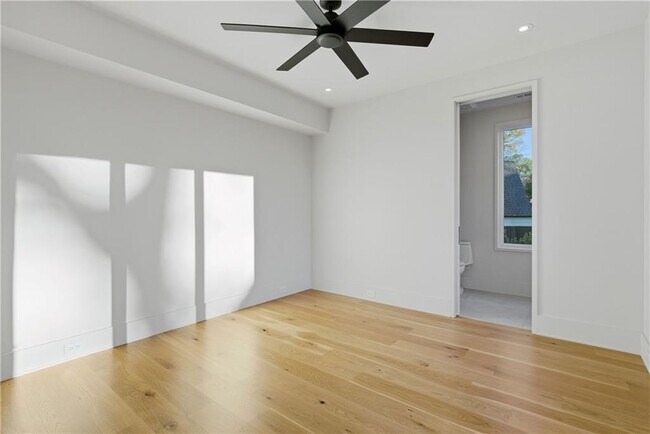 Building Photo - 1033 Reeder Cir NE