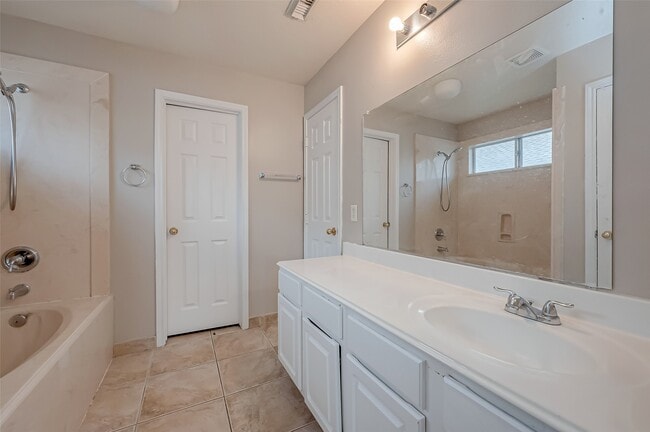 Building Photo - 8714 Pleasantbrook Dr