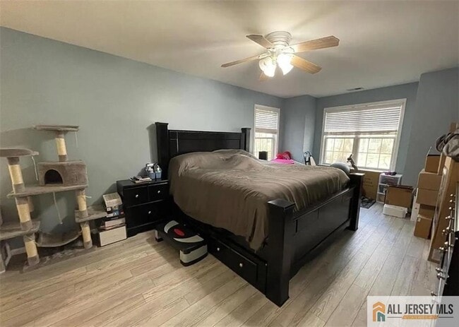 Building Photo - 802 Meadow Ct