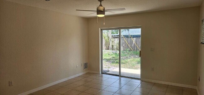 Building Photo - Indian Beach Park Duplex - walk to Ringlin...