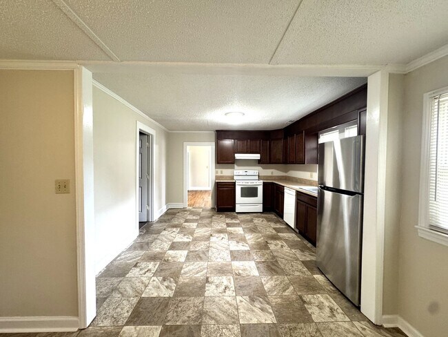 Building Photo - 1103 Onslow Pines Rd