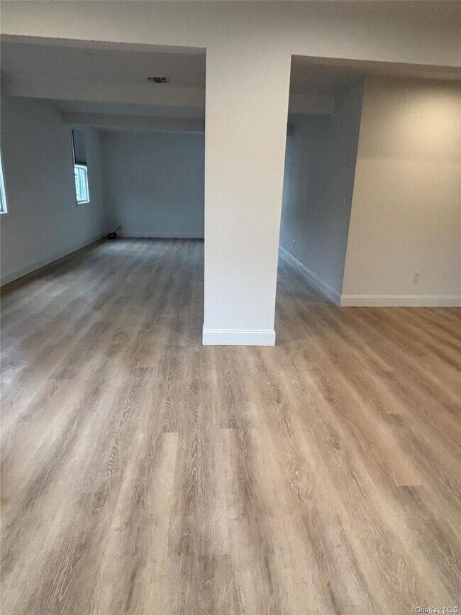 Building Photo - 1353 Old Northern Blvd