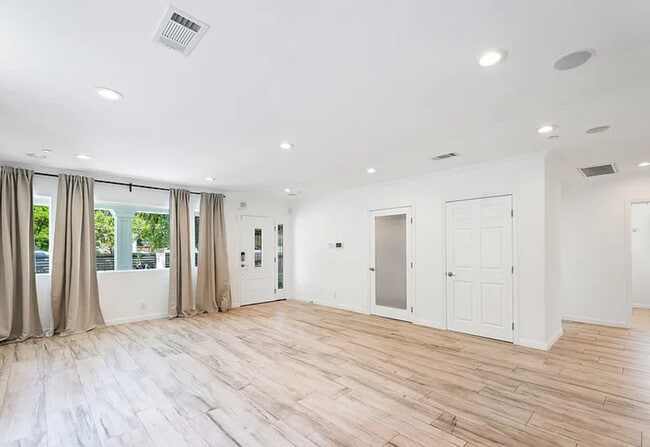 Building Photo - 4524 Tobias Ave
