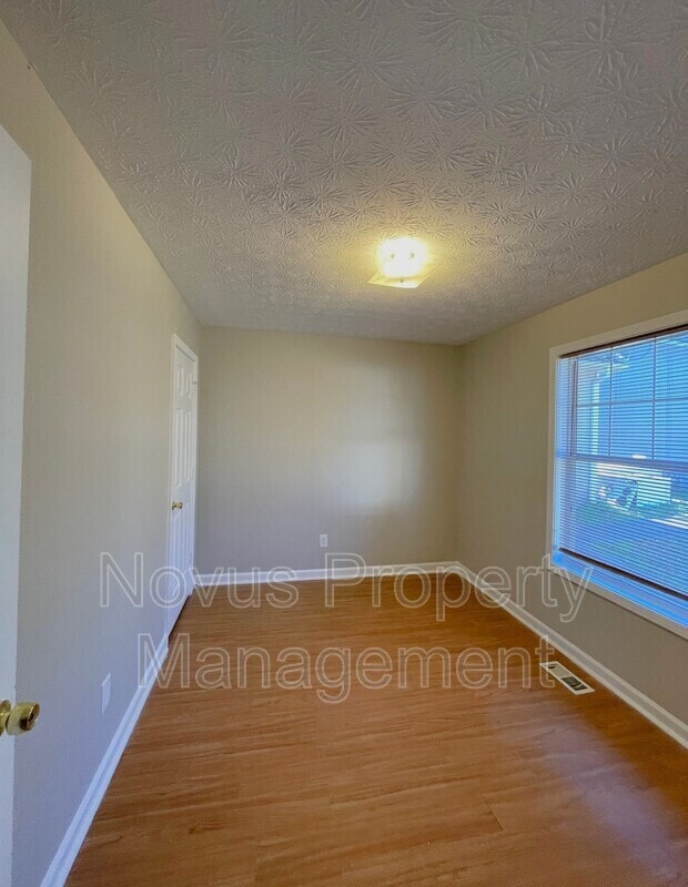 Building Photo - 710 Fertilla St