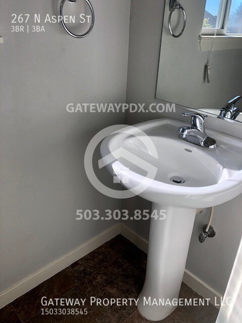 Building Photo - 267 N Aspen St