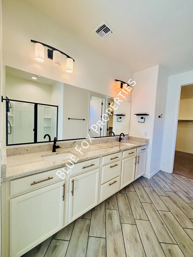 Building Photo - 8038 N Purple Aster Pl