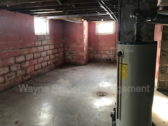 Building Photo - 503 NE 3rd St