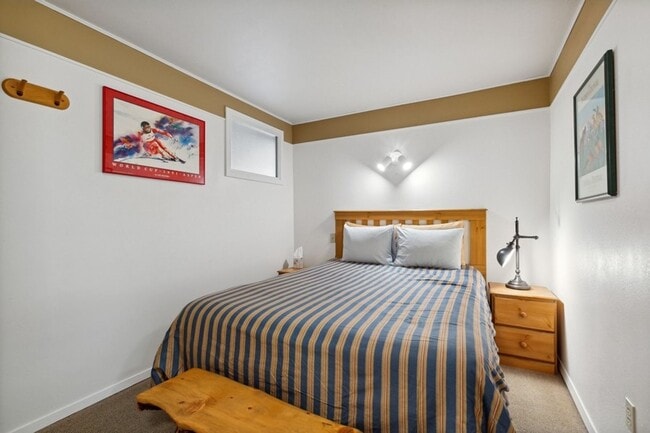 Building Photo - 1 bedroom, 1 bath condo on Whitefish Lake