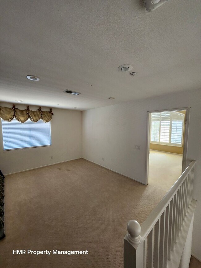 Building Photo - Beautiful two-story in Hunter's Ridge