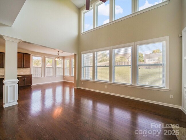 Building Photo - 10205 Falling Leaf Dr NW