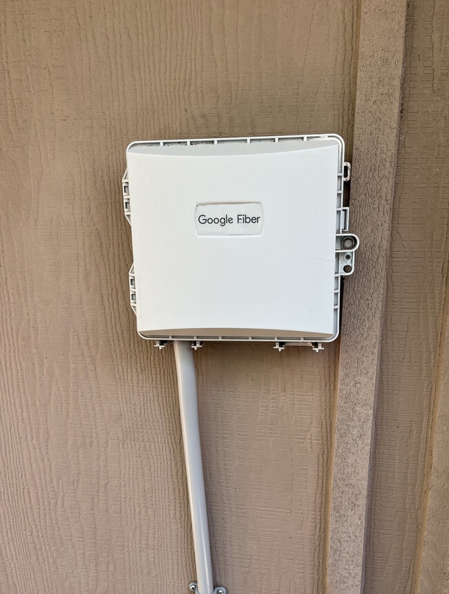 Building Photo - 14431 Edgemont St