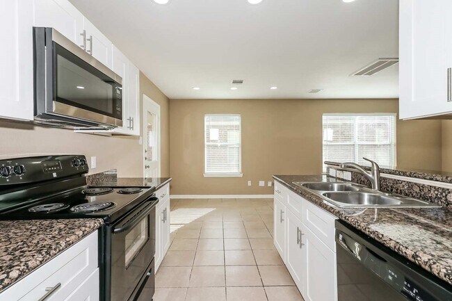 Building Photo - 28910 Rio Grande River Dr