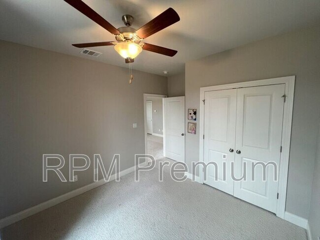 Building Photo - 1271 Rockport St