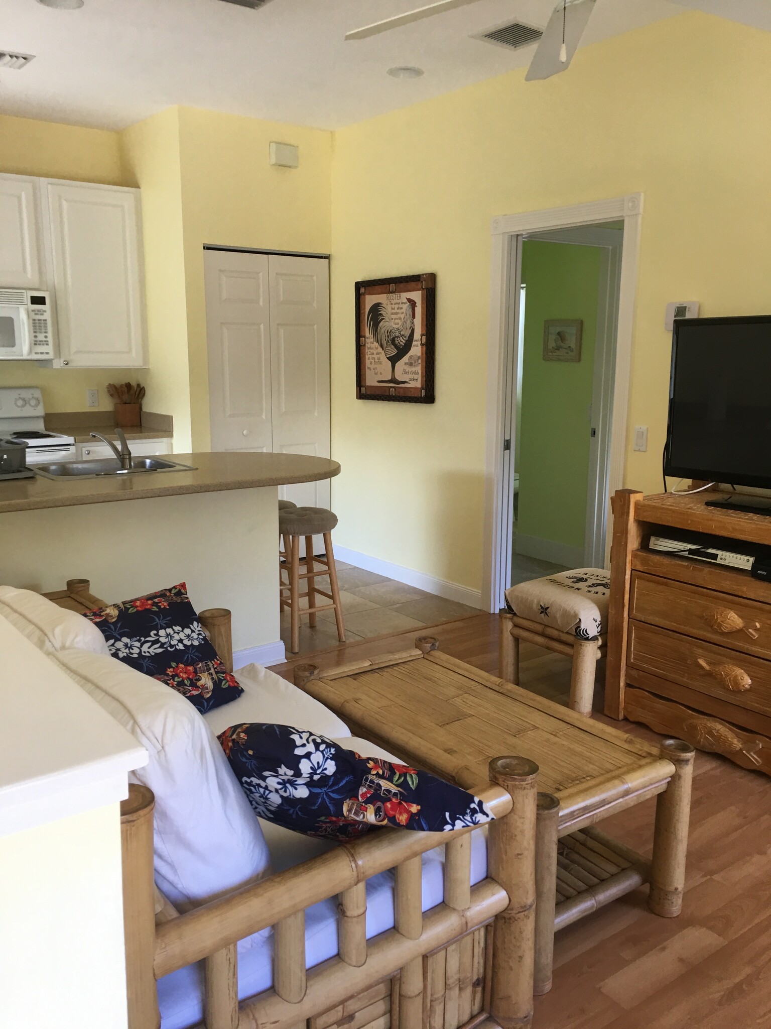 HBO. Wi-Fi included - 211 Caravelle Dr