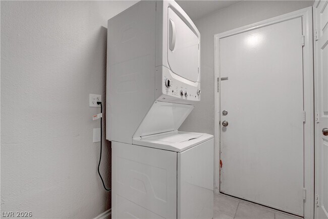 Building Photo - 1613 Cathedral Peak Ct